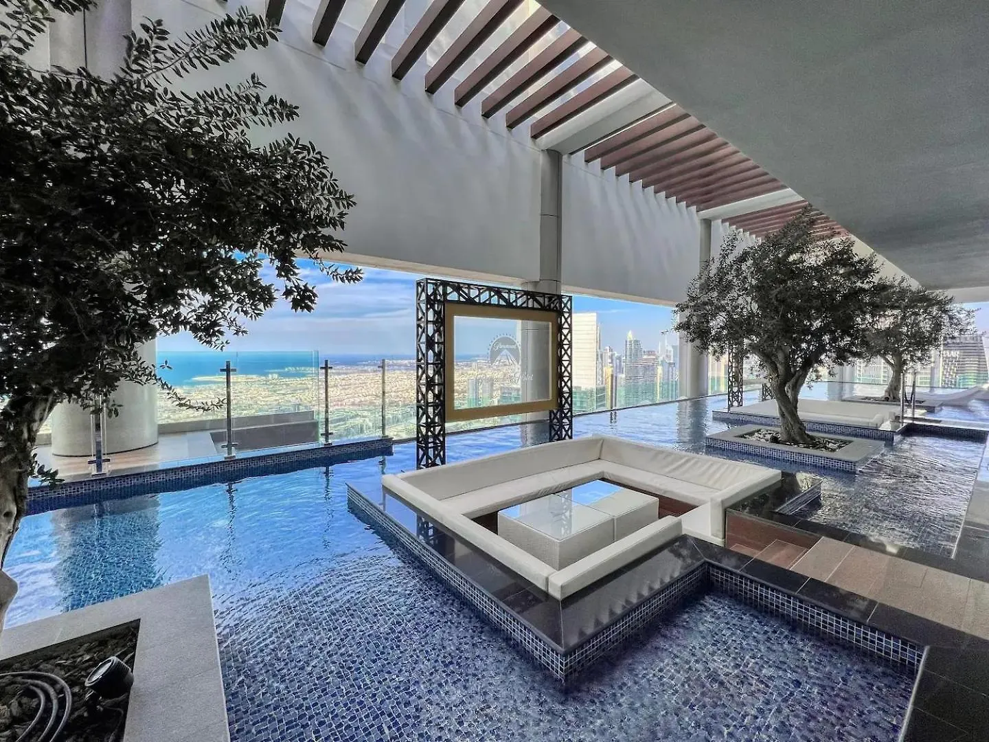 Boulevard 2 Bedroom Family Apartment With Burj Khalifa View And Infinity Pool In 64Th Floor Dubai Downtown 0*,  United Arab Emirates