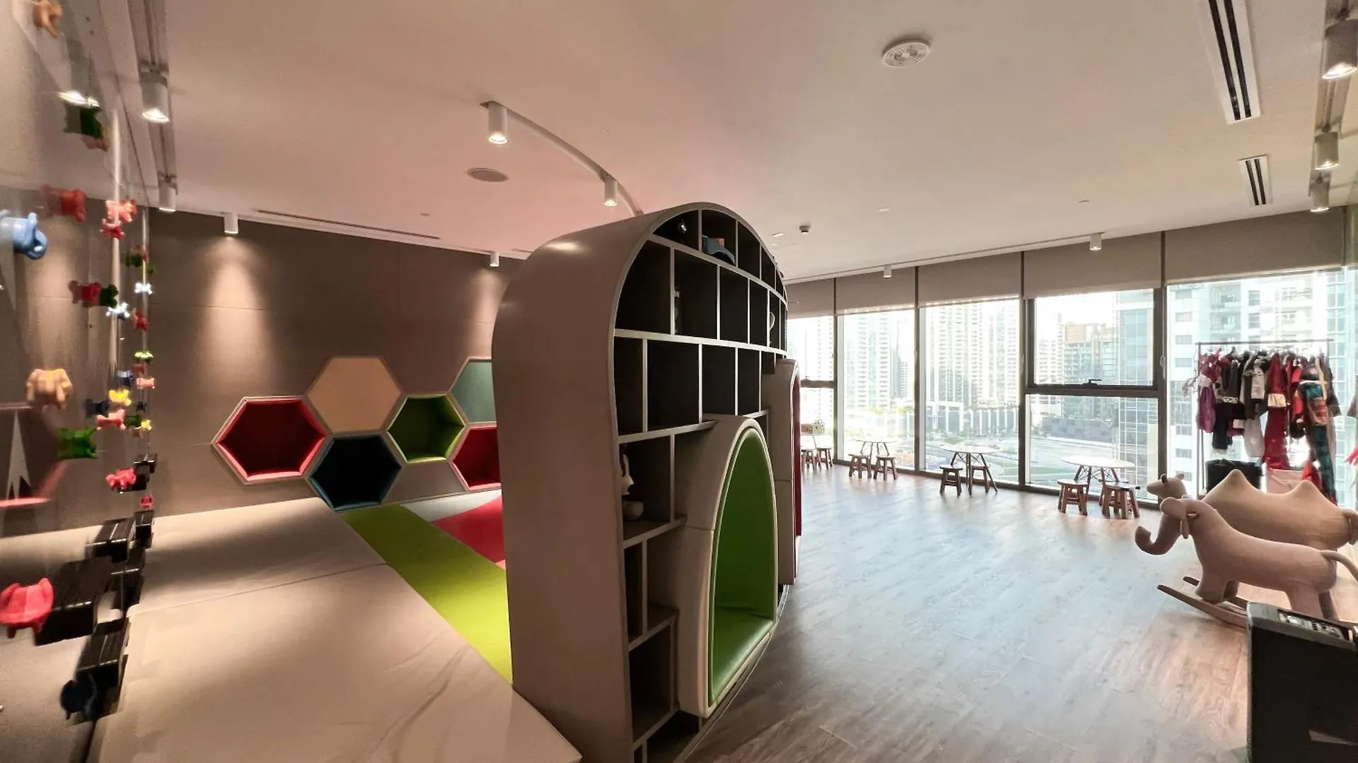 Boulevard 2 Bedroom Family Apartment With Burj Khalifa View And Infinity Pool In 64Th Floor Dubai Downtown United Arab Emirates