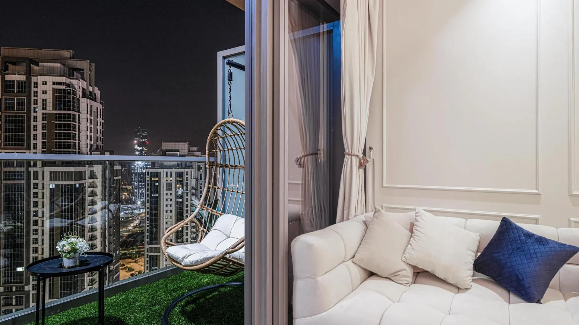Boulevard 2 Bedroom Family Apartment With Burj Khalifa View And Infinity Pool In 64Th Floor Dubai Downtown 0*,  United Arab Emirates
