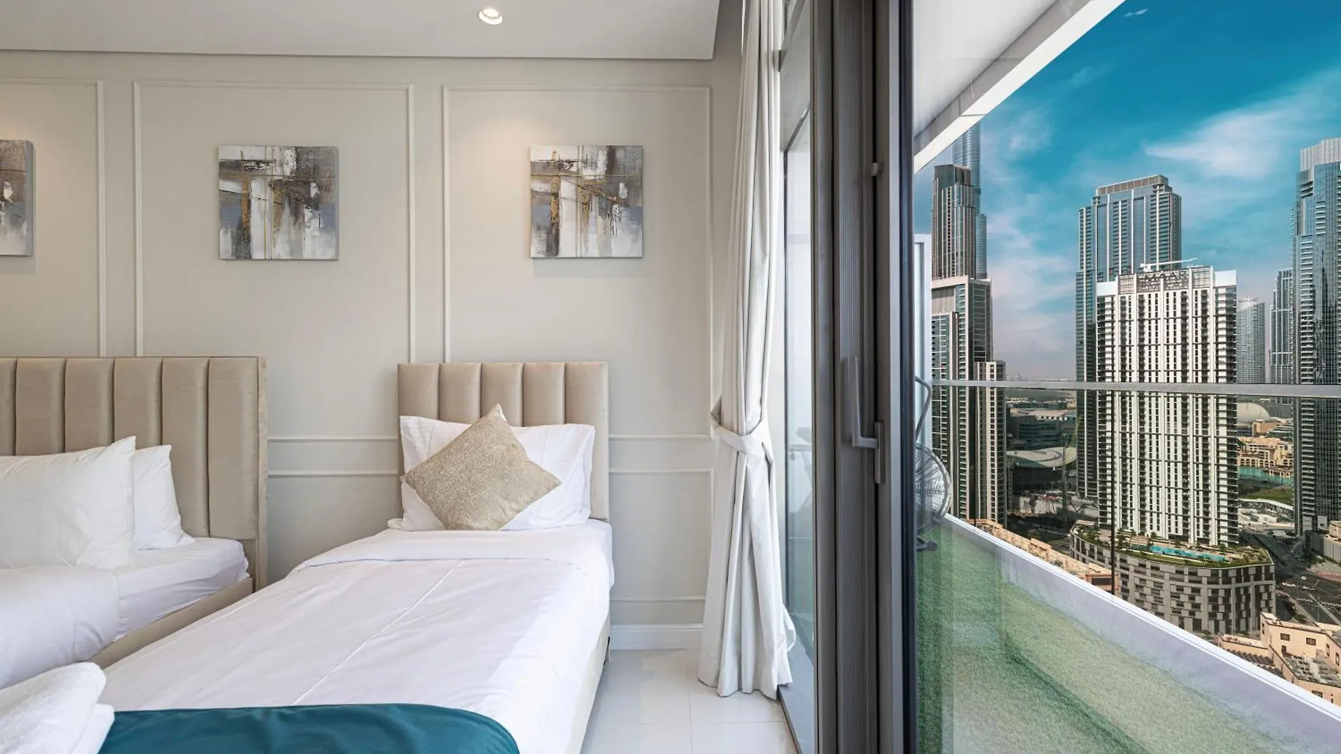 Boulevard 2 Bedroom Family Apartment With Burj Khalifa View And Infinity Pool In 64Th Floor Dubai Downtown 0*,  United Arab Emirates